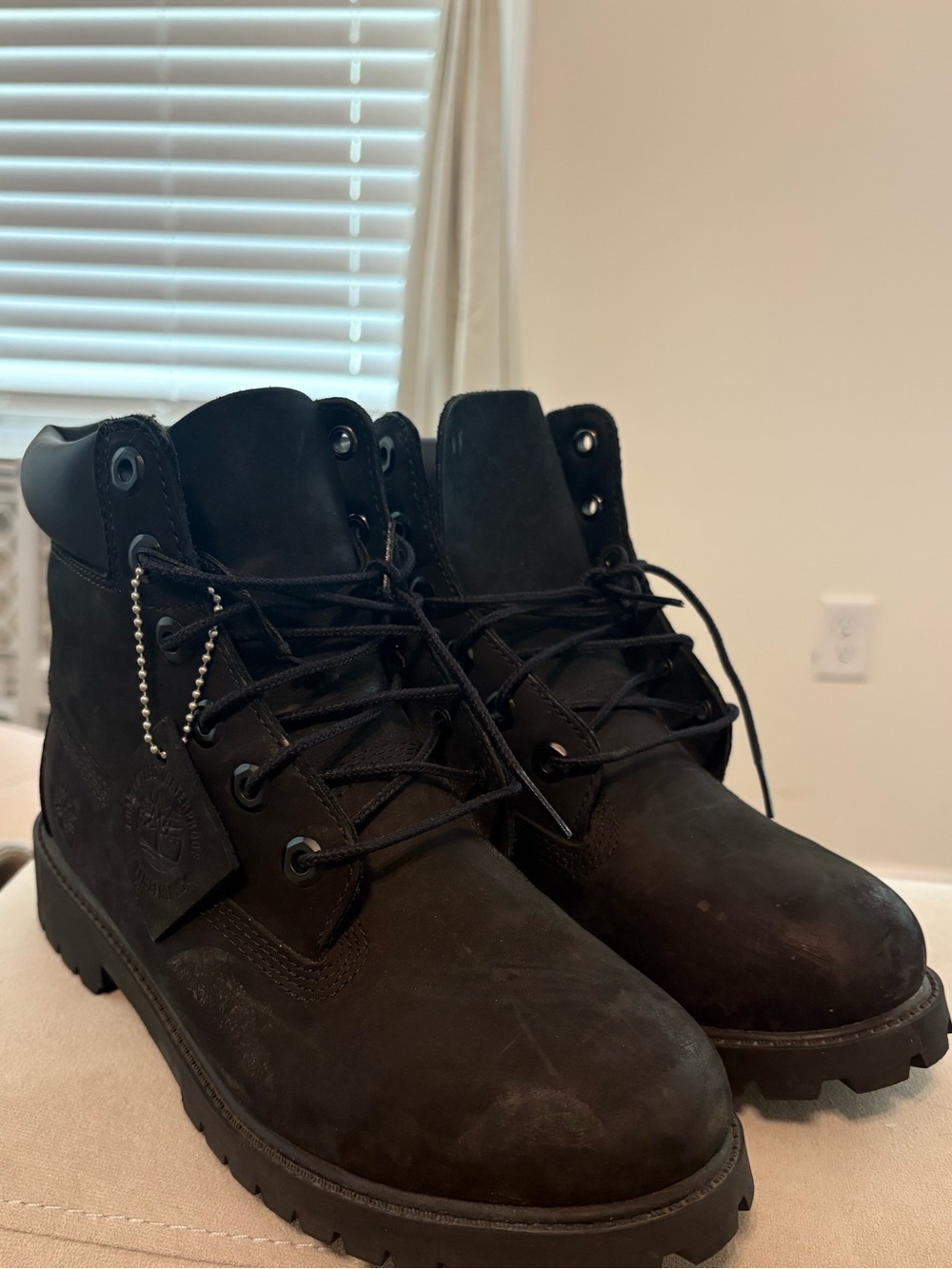 Black timberlands 8W